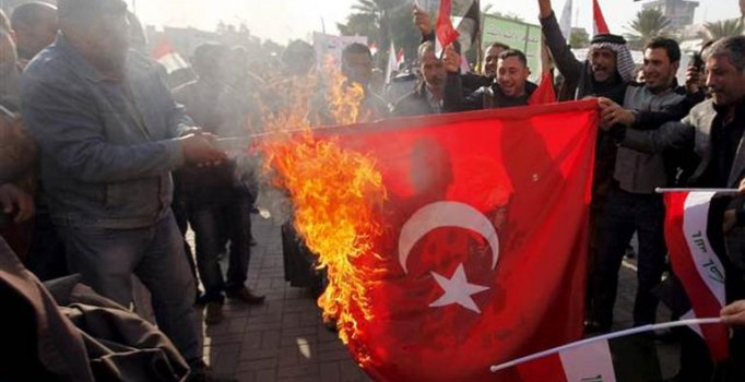 Bağdat'ta Türk bayrağını yaktılar