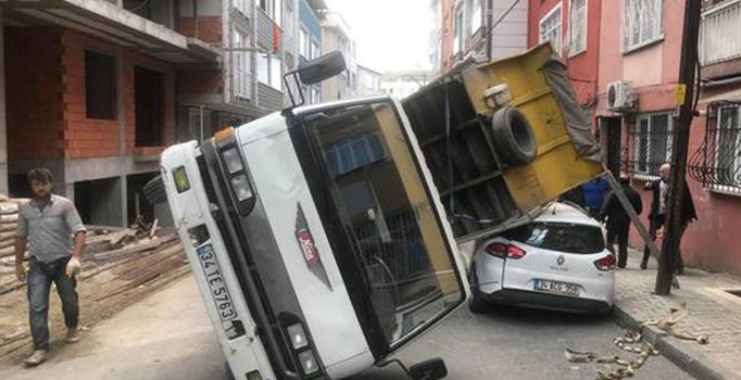 Yer: İstanbul... Park ettikten 5 dakika sonra bu halde buldu