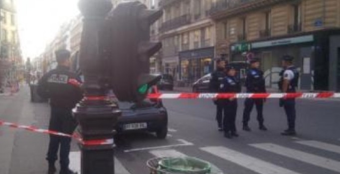 Son dakika! Paris'te patlama