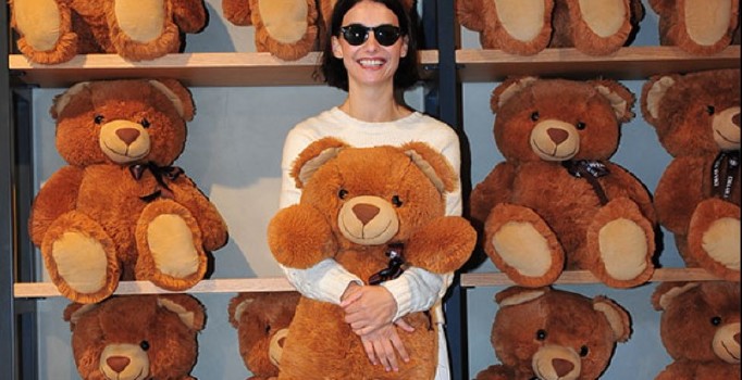 Tuba Ünsal kendi sergisini gezdi