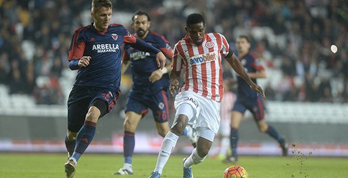 Antalyaspor'un yıldızı Eto'o rekora koşuyor