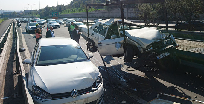 15 Temmuz Şehitler Köprüsü çıkışında kaza: 1'i çocuk 3 yaralı