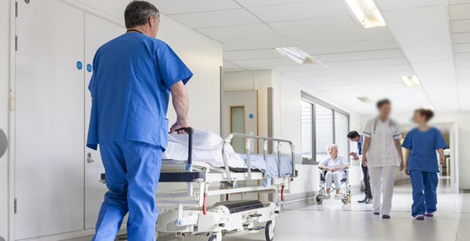 Özel hastaneden hastalara ahlaksız SMS