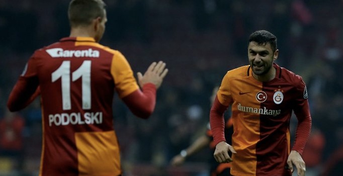 Galatasaray'da Beşiktaş derbisinde Burak Yılmaz sakatlandı