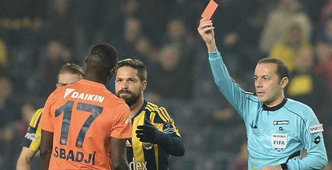 Ahmet Çakar: Cüneyt Çakır nasıl böyle bir maç yönetir?