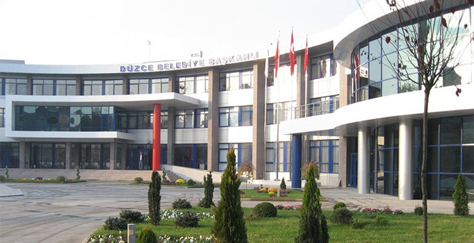 Düzce Belediye Başkanı Dursun Ay oldu