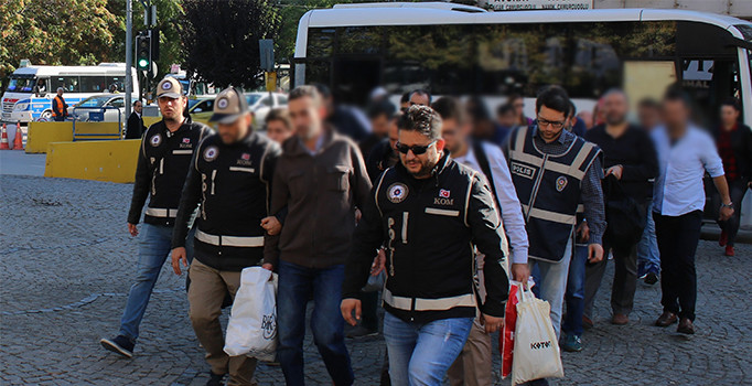 FETÖ'nün "hususi"lerine 19 ilde operasyon: 23 gözaltı