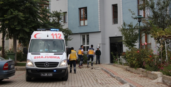 Boşanma aşamasındaki eşini öldürüp intihar etti