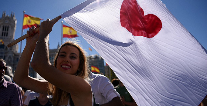 Binlerce İspanyol birlik için yürüdü