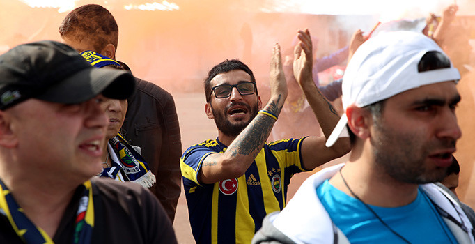 Fenerbahçe taraftarı TFF'yi protesto etti