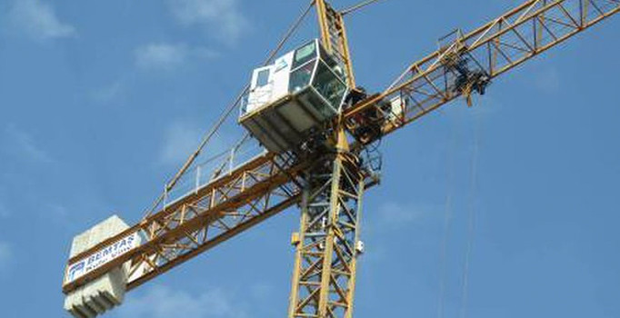 Ümraniye'de vinç üzerinde dehşeti yaşadı