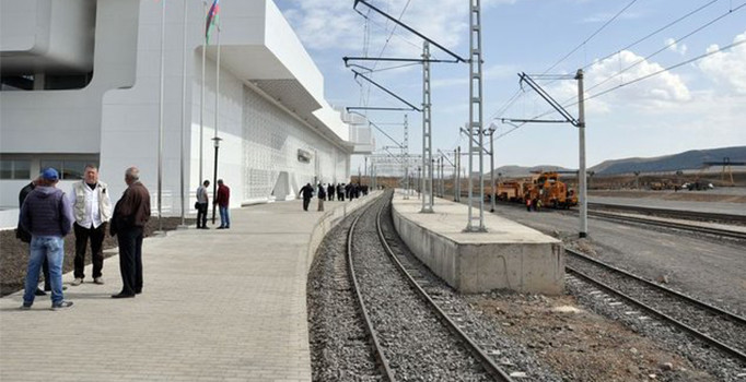 Bakü-Tiflis-Kars demiryolu ay sonunda hizmete açılacak