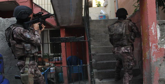 DEAŞ Afganistan'da okulu ateşe verdi