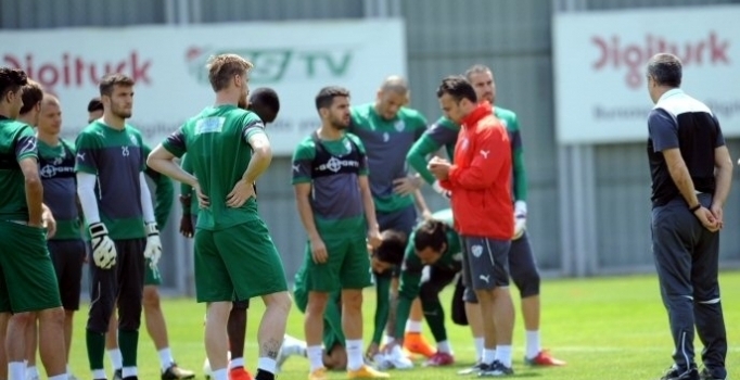 Bursaspor'da üç eksikli antrenman