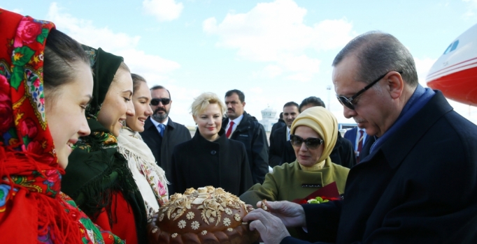 Cumhurbaşkanı Erdoğan Ukrayna’da resmi törenle karşılandı