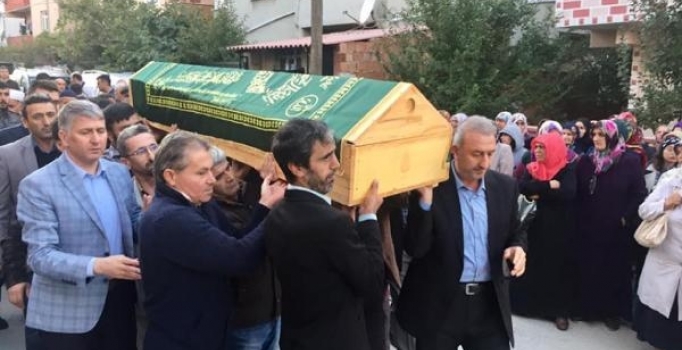 İki çocuk annesi eşini bıçakla öldürdü