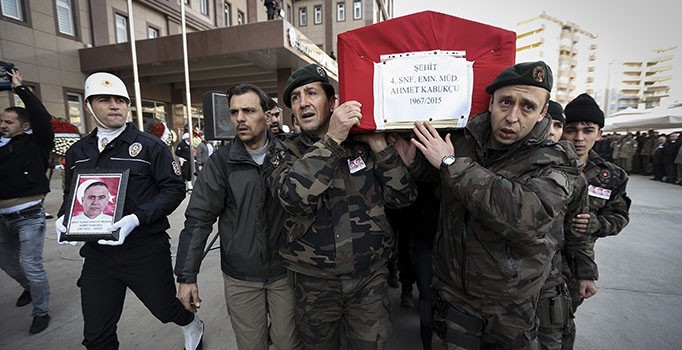 Diyarbakır'da şehit olan 3 polis için cenaze töreni düzenlendi