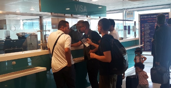 ABD’li yolcular Atatürk Havalimanı’nda vize engeline takıldı