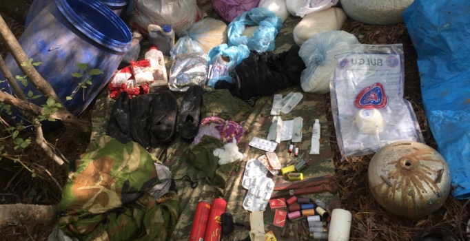 Amanoslar’da PKK sığınağında patlayıcı ele geçirildi
