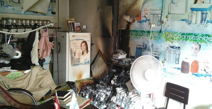 İşyerinde fişe takılı unutulan şarj aleti patlayınca yangın çıktı