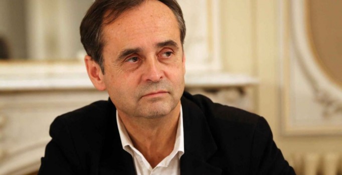 Fransa'da ırkçı belediye başkanından koruculuk sistemi