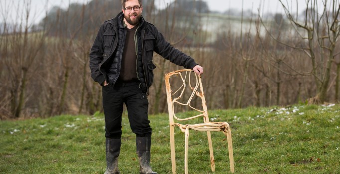 Gavin Munro, 'canlı sandalye'ler yetiştiriyor