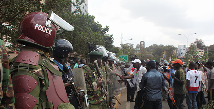 Kenya'da 5 katlı bina çöktü: 2 ölü