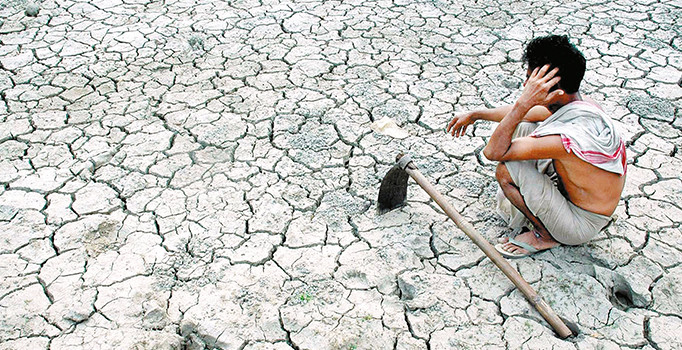Toprak çiftçiyi yutuyor