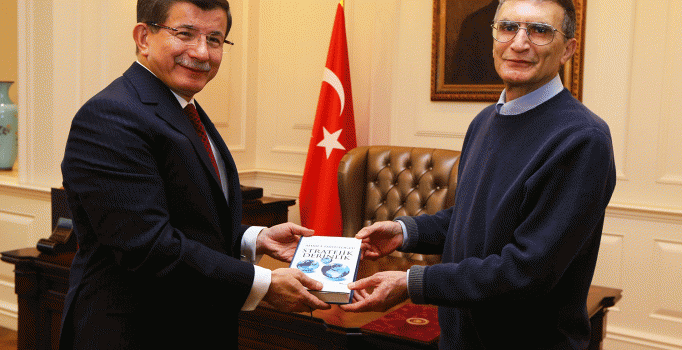 Davutoğlu ve Nobel ödüllü Aziz Sancar kahvaltıda buluştu