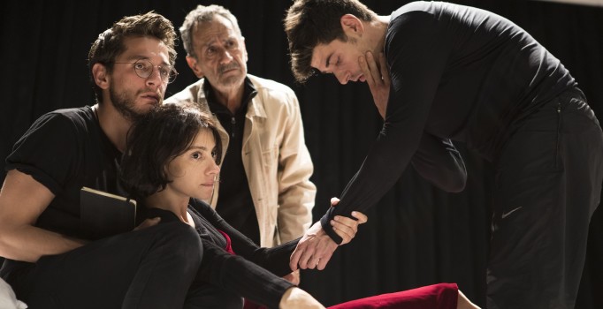 Kürk Mantolu Madonna tiyatroda