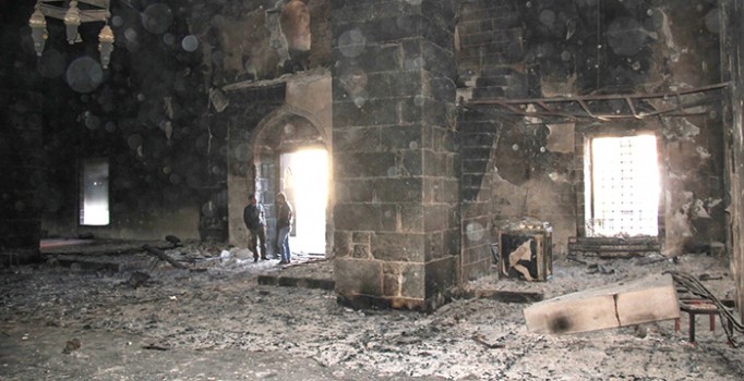 PKK'lılar saldırdıkları camilerde tarihi çini ve şamdanları çaldı