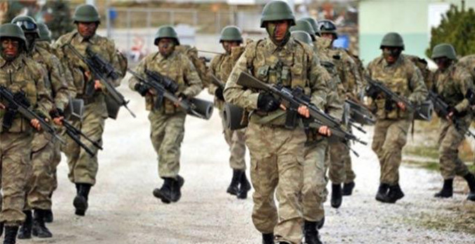 Türk askeri İdlib'te sevinçle karşılandı