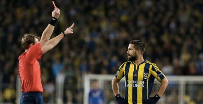 UEFA Fenerbahçe Celtic maçında kırmızı kart gören Diego Ribas'a 3 maç ceza verdi