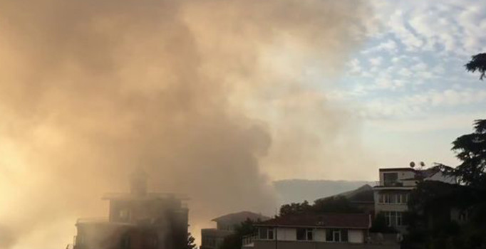 Son dakika: İstanbul Rumeli Hisarı İskelesi'nde yangın çıktı