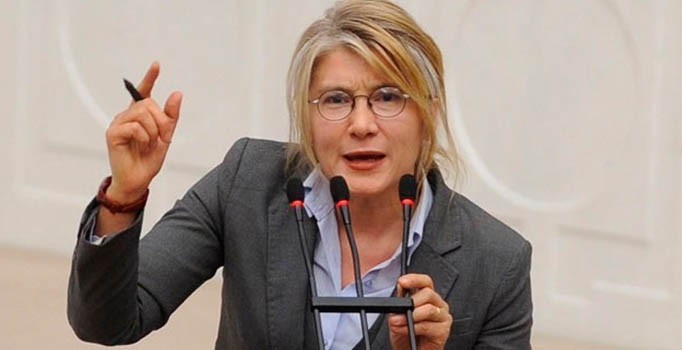 Tarhan'ın genel başkanı olduğu Anadolu Partisi kapandı