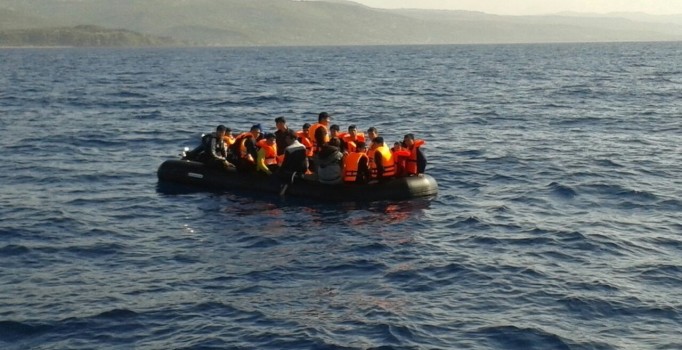 Ege'de göçmen teknesi battı: 7'si çocuk 13 ölü