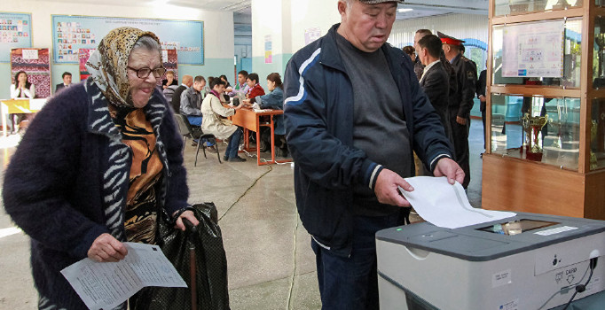 Makedonya’da halk sandık başında