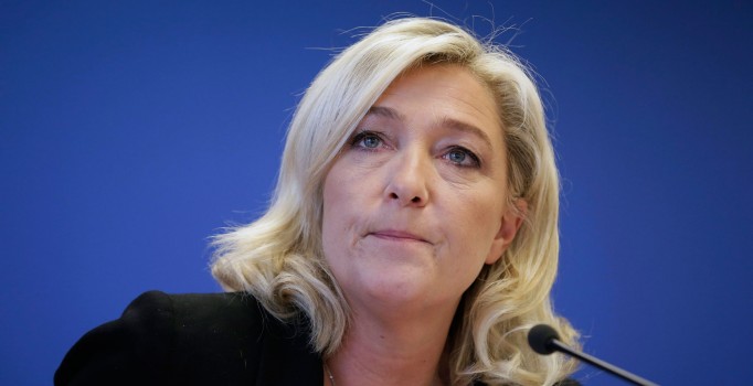 Le Pen'in Ulusal Cephe'si 'Yurtseverler' oluyor
