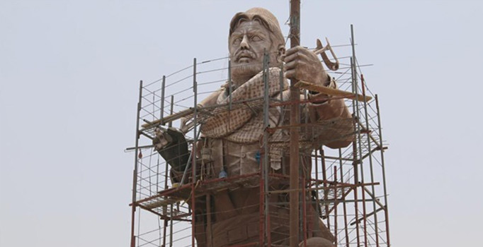 Irak Ordusu hızla ilerliyor... Peşmerge heykeli bırakıp kaçtı