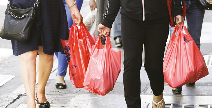 Naylon poşetin içine ücret sığdırılamıyor