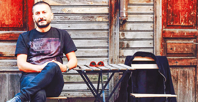 Bu ülkede şairler ölünce sevilir