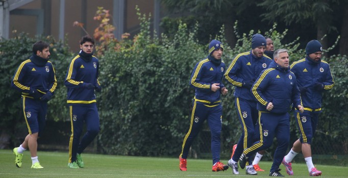 Fenerbahçe'de Robin van Persie takımla çalıştı