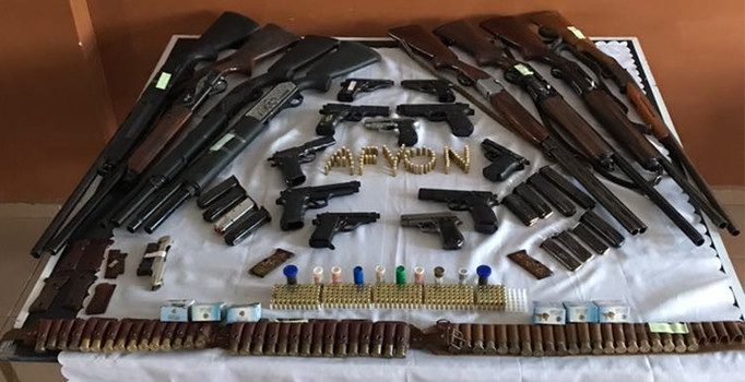 Düğün magandalarının ev ve araçlarında cephanelik ele geçirildi