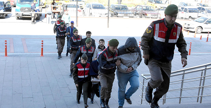 Görevinden ihraç edilen emniyet müdürü Yunanistan’a kaçarken yakalandı