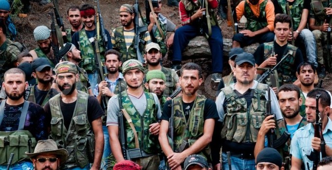 Arap ve Türkmen Aşiretleri Birliği: Rusya ÖSO karargahlarını bombalıyor