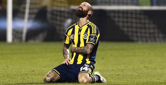 Fenerbahçe: Raul Meireles pazartesi Portekiz'de ameliyat olacak