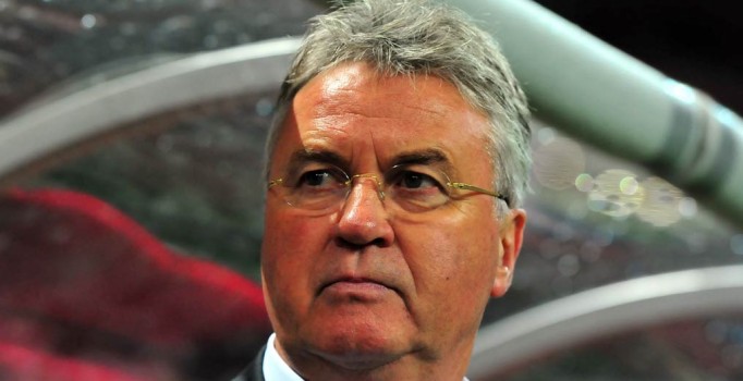 Chelsea sezon sonuna kadar teknik direktörlük için Guus Hiddink ile anlaştığını duyurdu