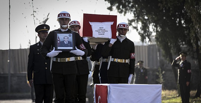 Sur şehidi Yaşar Yeniören gözyaşlarıyla İstanbul'a uğurlandı