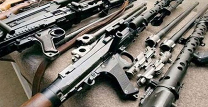 Şırnak'ta bozguna uğrayan PKK vatandaşların evine silah bırakıyor