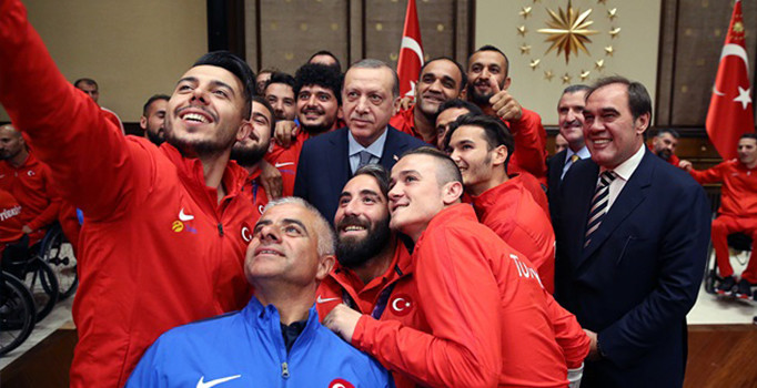 Erdoğan, Ampute Milli Takımı'nı kabul etti
